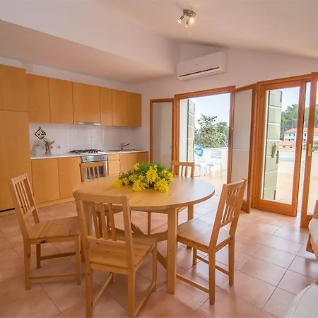Apartment Buganvilija C6 Veli Losinj